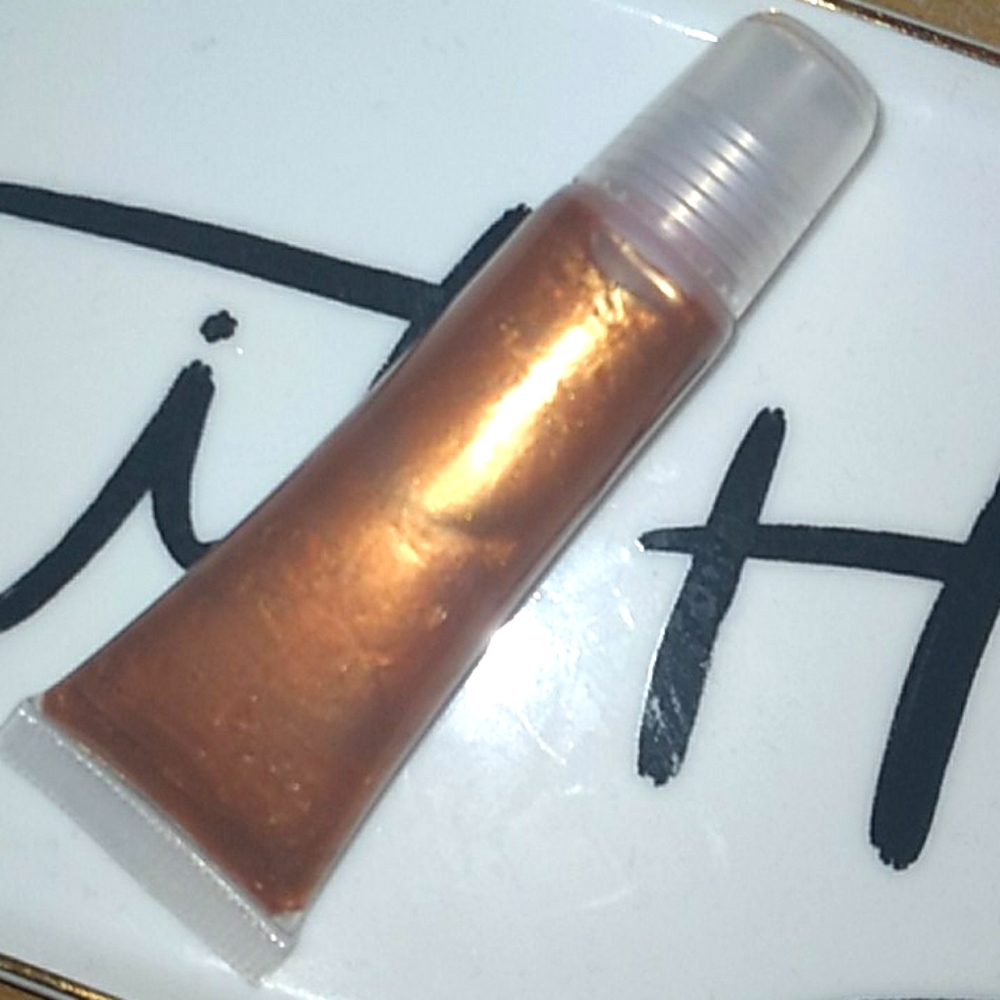 Handmade vegan and cruelty free lip gloss